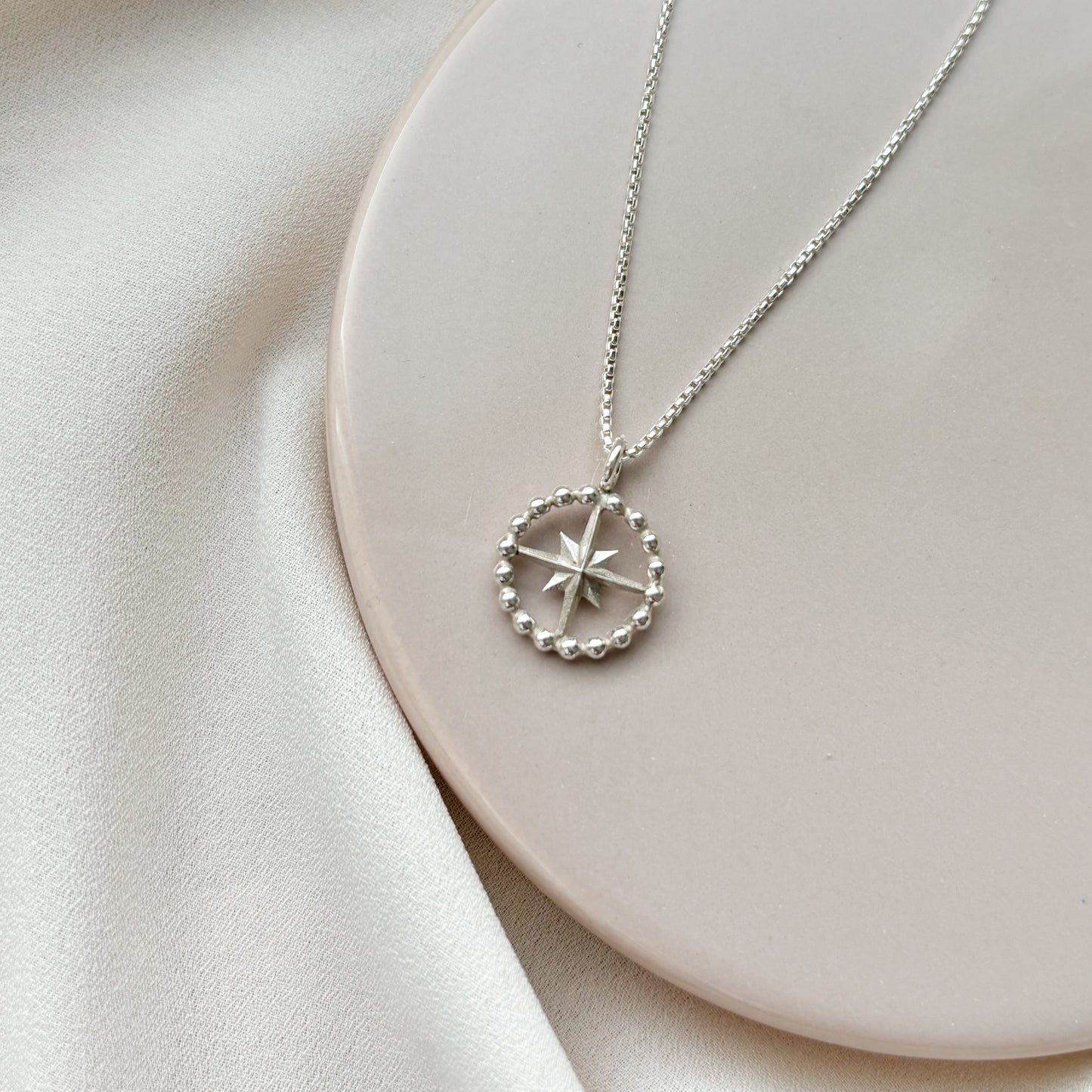 Bubbel compass kaulakoru