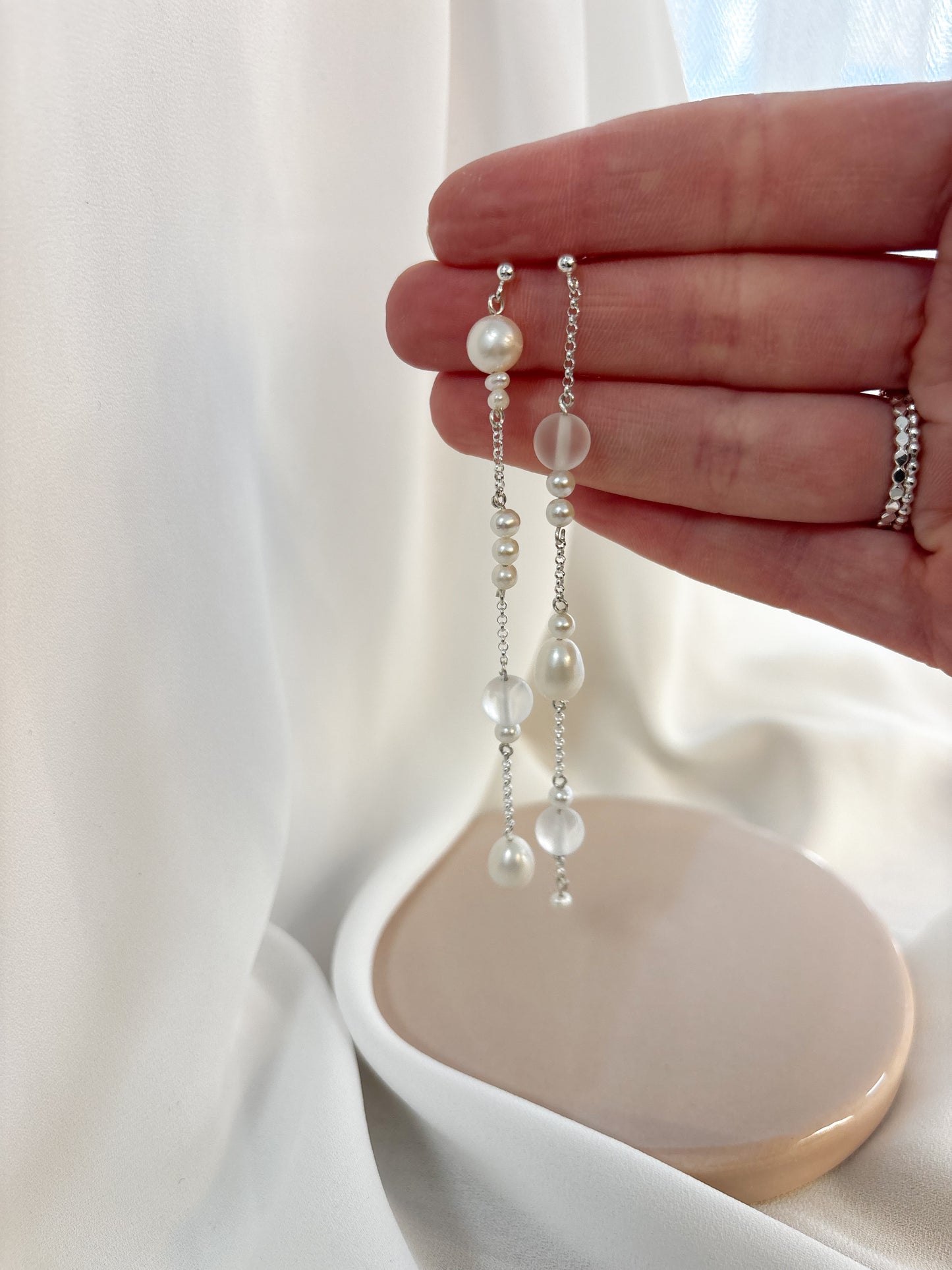 Uniikit pitkät korvakorut