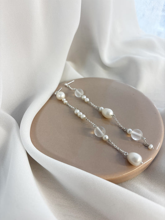 Uniikit pitkät korvakorut