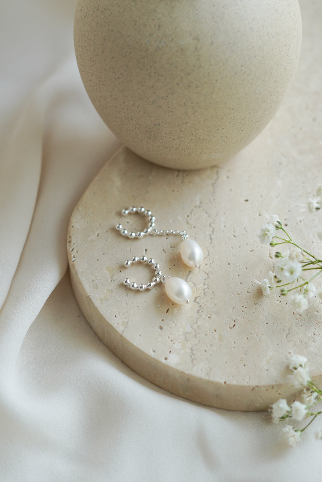 Ear cuff ilman lävistystä ja aito makeanvedenhelmi