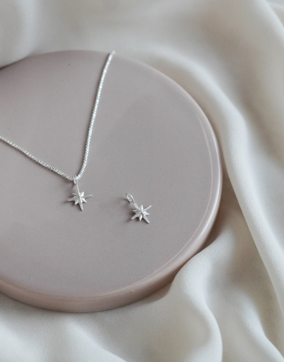 tähti kaulakoru