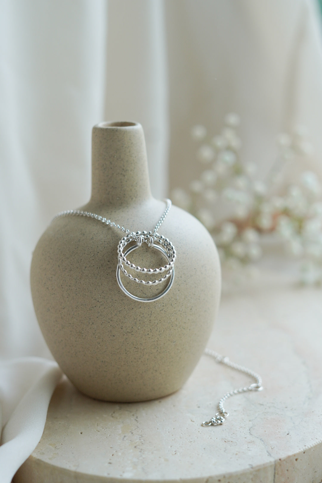 Minimalistinen ring holder kaulakoru